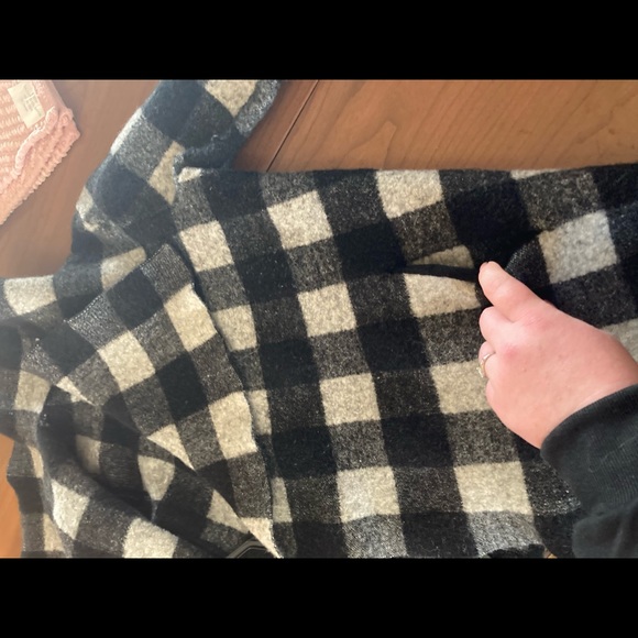 ‘Lauren’ checkered sweater. - Picture 6 of 7